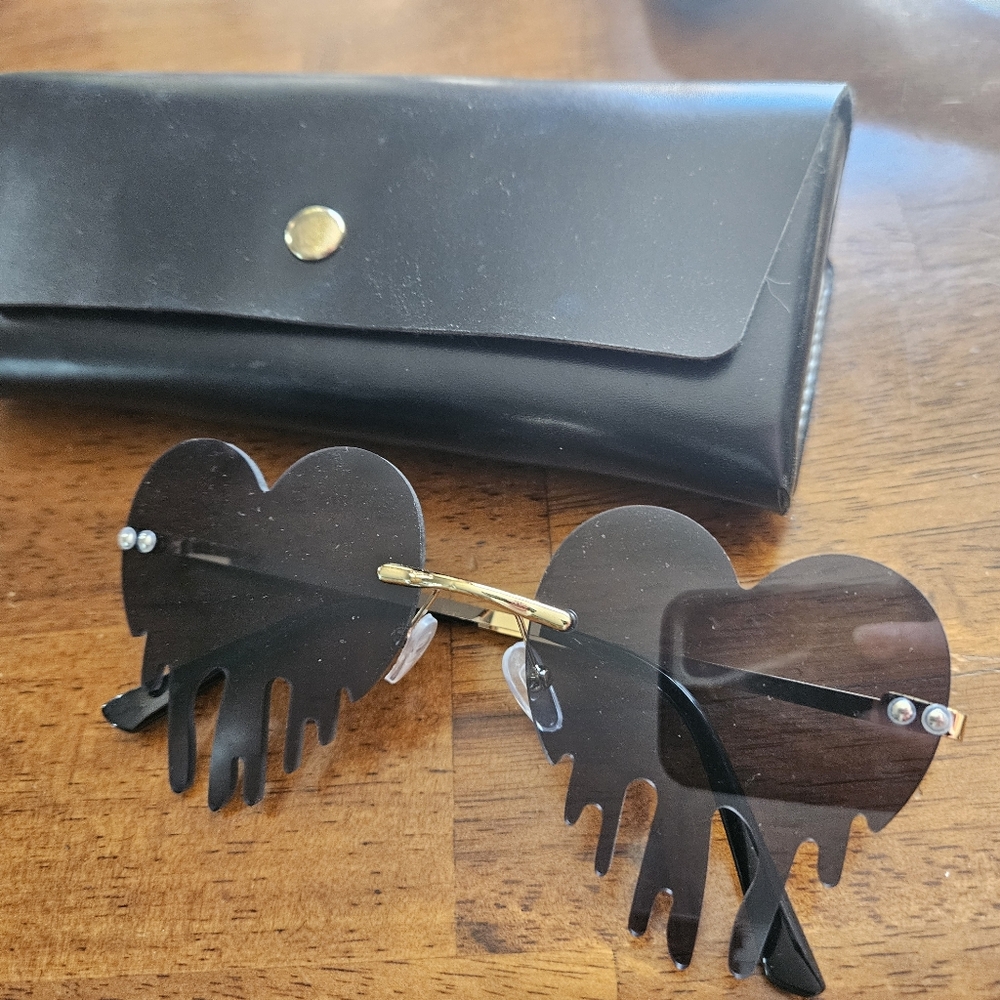 Black Heart-Shape Drip Rimless Sunglasses